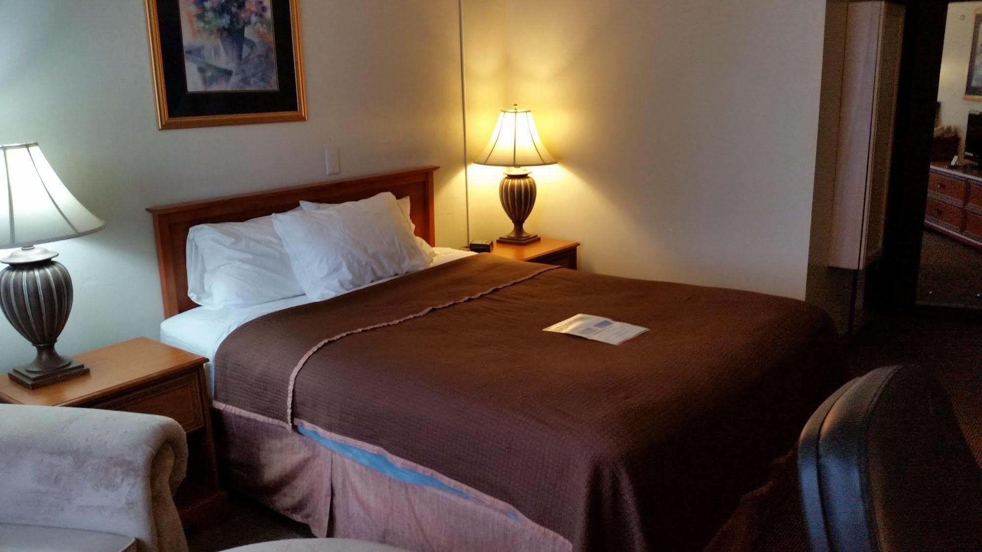 Days Inn & Suites By Wyndham Spokane Ngoại thất bức ảnh